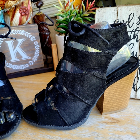 Charlotte Russe Peep Toe Lace up Stacked Heels - Picture 7 of 10